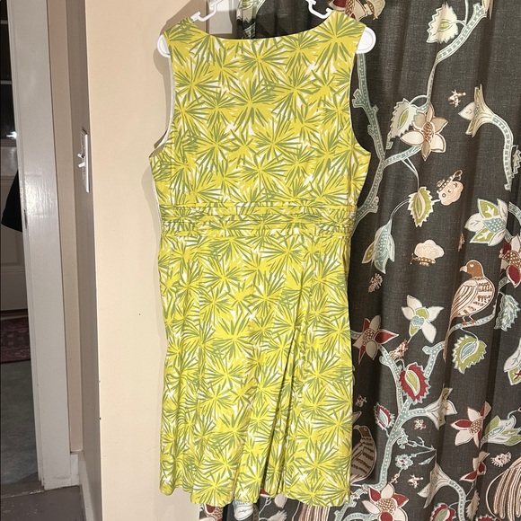 Boden Yellow Green Citron Tropical Floral Cotton V-Neck Dress - Picture 4 of 7